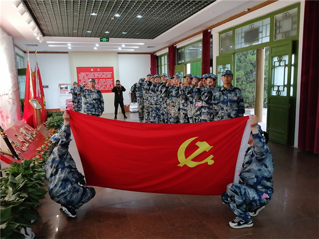 1619574186441623.jpg 鄂豫皖將帥府重溫入黨誓詞.jpg