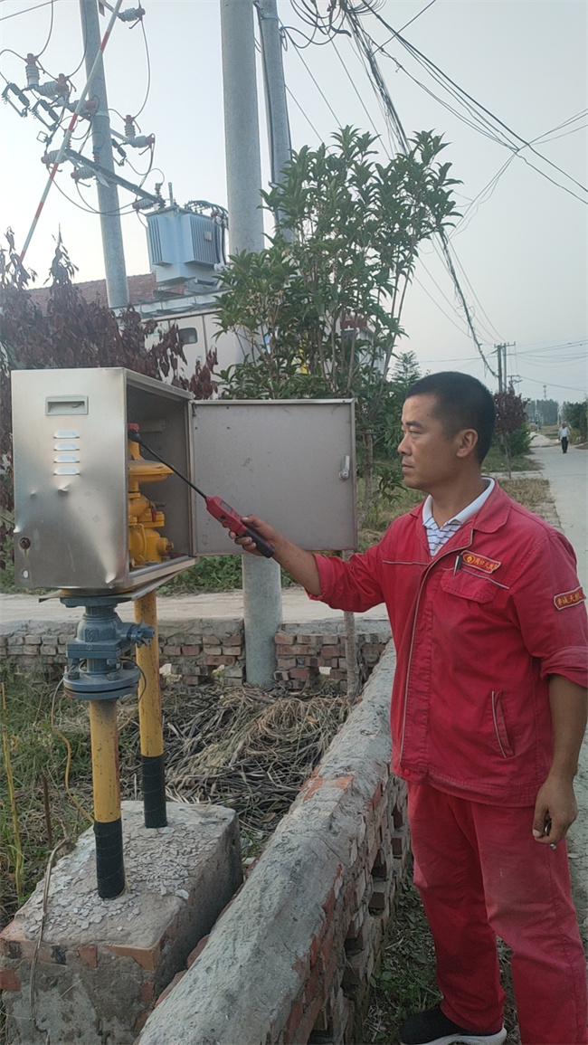 1728349719574885.jpg 鄲城公司運(yùn)營人員開展安全隱患大排查 (1).jpg