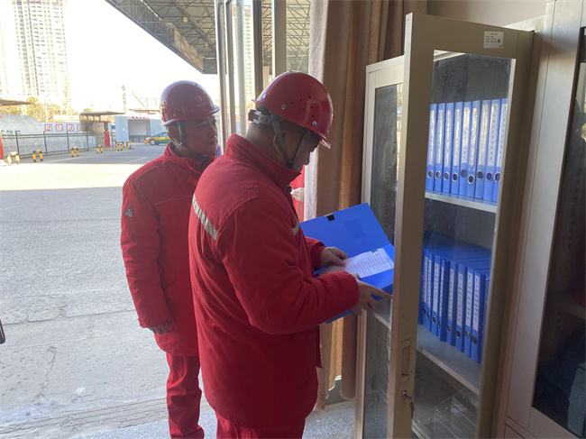 繼領(lǐng)經(jīng)理帶隊(duì) (1).jpg