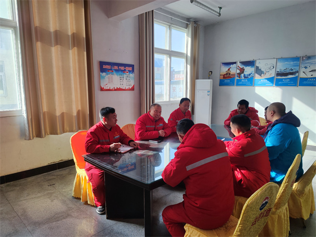 繼領(lǐng)經(jīng)理帶隊(duì) (2).jpg