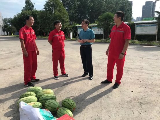 集團(tuán)審計(jì)監(jiān)察委員會(huì)主任韓瑞昆帶隊(duì)慰問加氣母站員工