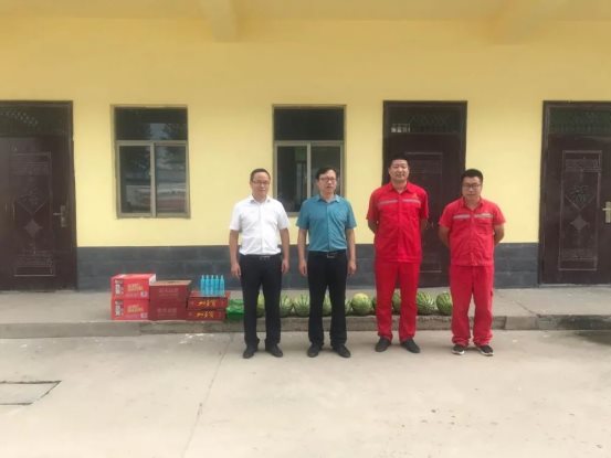 集團(tuán)審計(jì)監(jiān)察委員會(huì)主任韓瑞昆帶隊(duì)慰問淮陽加氣站員工