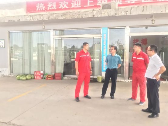 集團(tuán)審計(jì)監(jiān)察委員會(huì)主任韓瑞昆帶隊(duì)慰問鄲城加氣一站員工