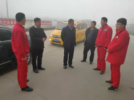 張總一行慰問(wèn)鄲城加氣站員工