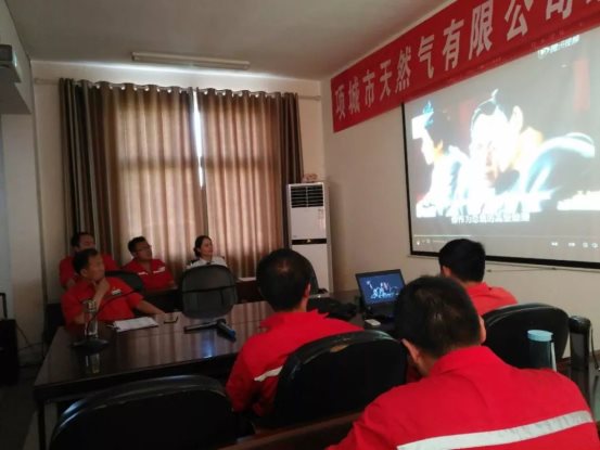 項城公司組織觀看《首席執(zhí)行官》2